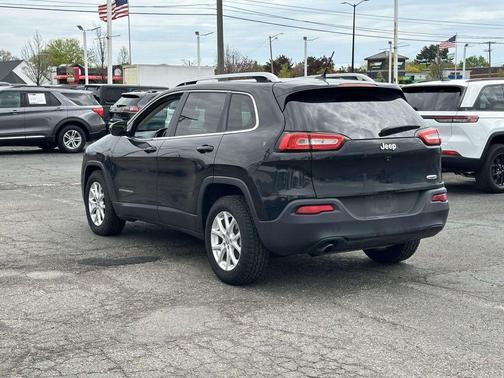 Brilliant Black Crystal Pearlcoat 2016 Jeep Cherokee Latitude