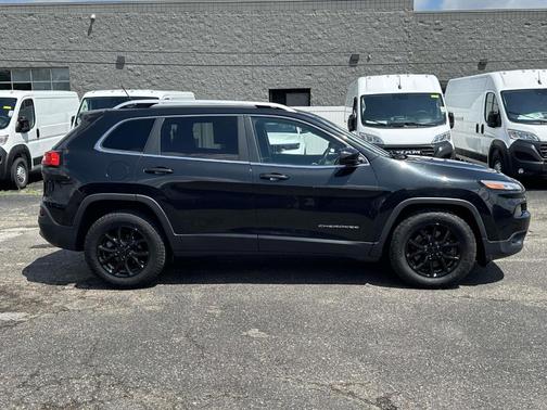 Brilliant Black Crystal Pearlcoat 2016 Jeep Cherokee Latitude