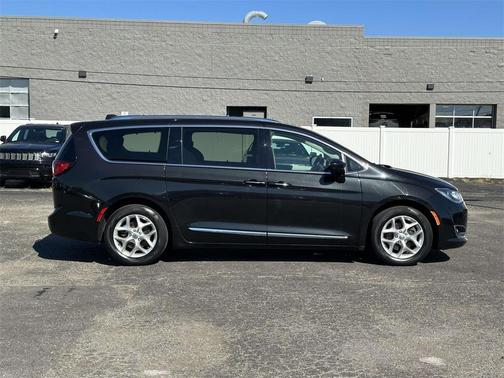 2018 Chrysler Pacifica Touring-L
