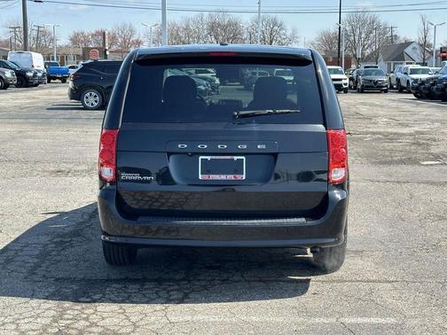 Brilliant Black Crystal Pearlcoat 2017 Dodge Grand Caravan SXT