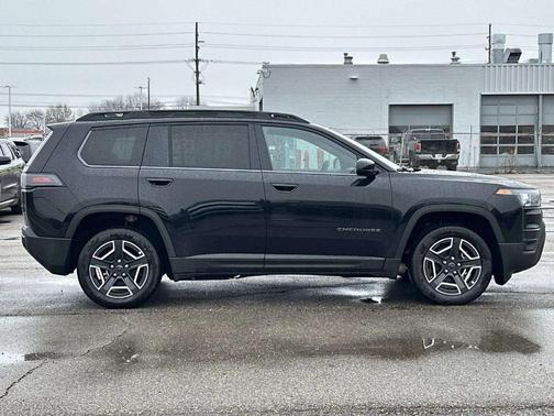 Diamond Black 2026 Jeep Cherokee LAREDO/LIMITED
