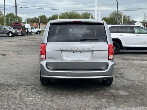 Billet Silver Metallic 2013 Dodge Grand Caravan SE