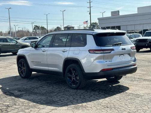 2023 Jeep Grand Cherokee L Laredo