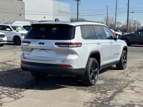 2023 Jeep Grand Cherokee L Laredo