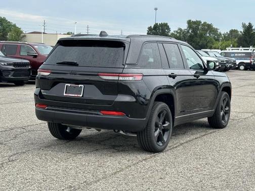 2025 Jeep Grand Cherokee Laredo