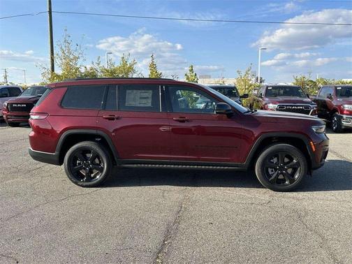 2025 Jeep Grand Cherokee L Laredo