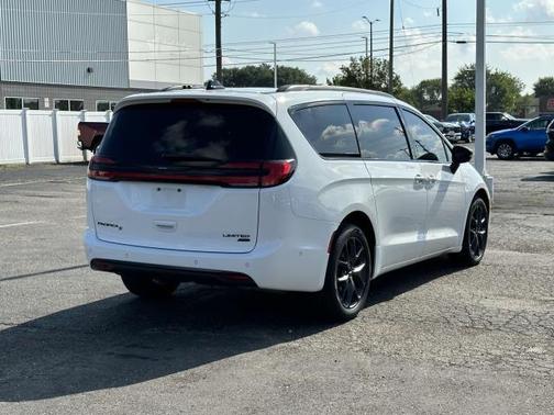 2023 Chrysler Pacifica Limited