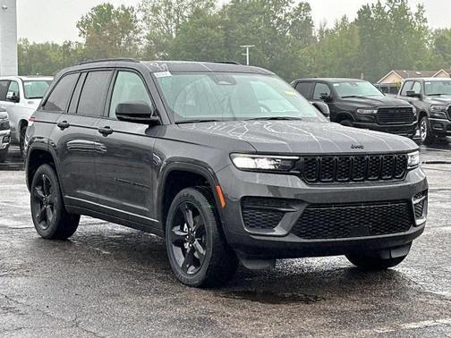 2025 Jeep Grand Cherokee Laredo