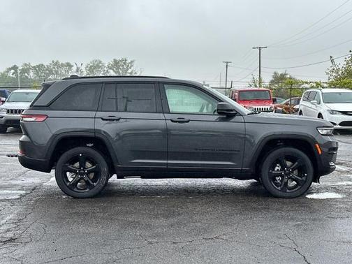 2025 Jeep Grand Cherokee Laredo