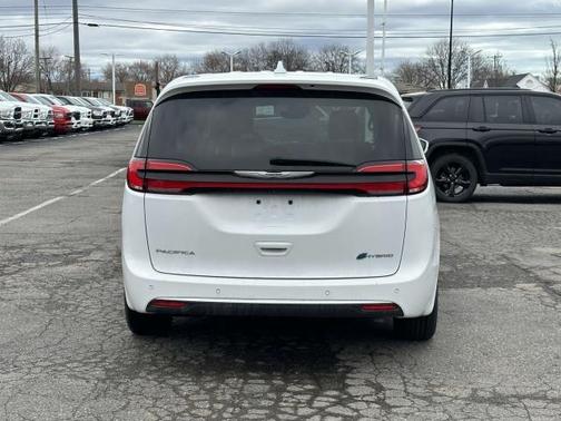 2022 Chrysler Pacifica Hybrid Touring L