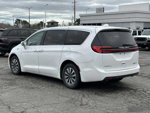 2022 Chrysler Pacifica Hybrid Touring L