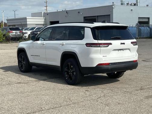 2025 Jeep Grand Cherokee L Laredo