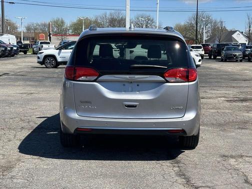 Billet Silver Metallic 2018 Chrysler Pacifica Limited