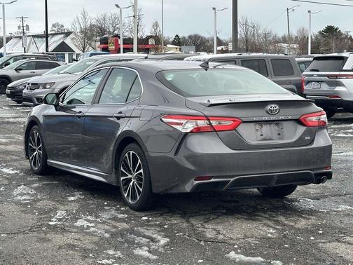 2020 Toyota Camry SE