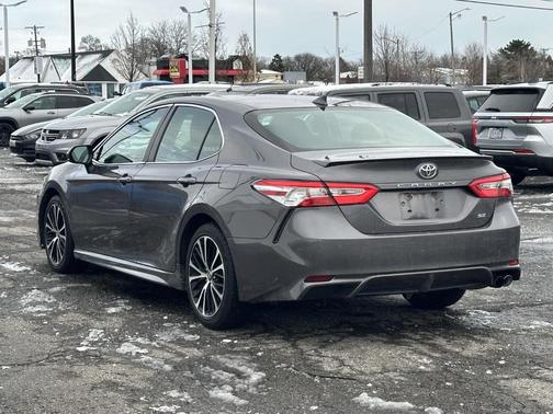 2020 Toyota Camry SE