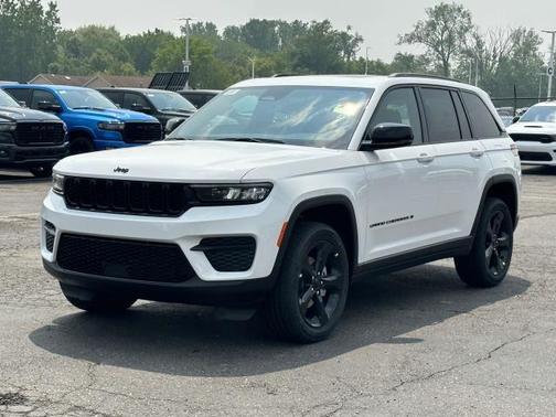 2025 Jeep Grand Cherokee Laredo