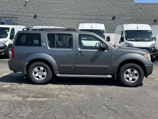 Storm Gray Metallic 2006 Nissan Pathfinder SE