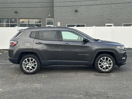 2022 Jeep Compass Latitude Lux