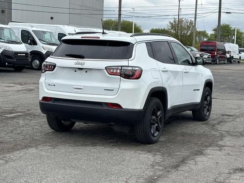 Bright White Clearcoat 2023 Jeep Compass Latitude