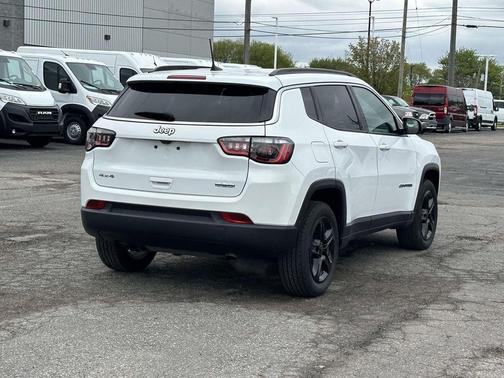 Bright White Clearcoat 2023 Jeep Compass Latitude