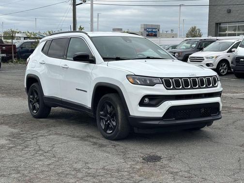 Bright White Clearcoat 2023 Jeep Compass Latitude