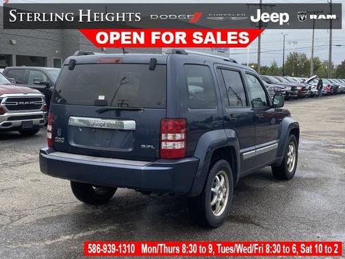Photo 4 of 33 of 2008 Jeep Liberty Limited