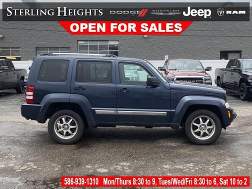 Photo 2 of 33 of 2008 Jeep Liberty Limited