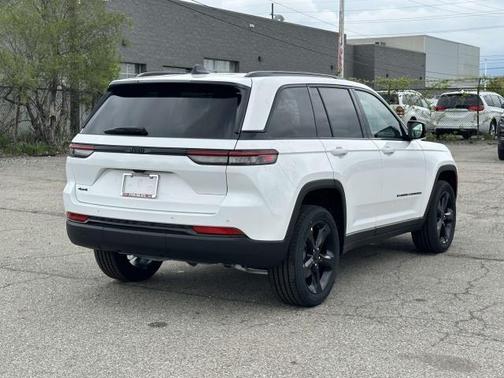 2025 Jeep Grand Cherokee Laredo