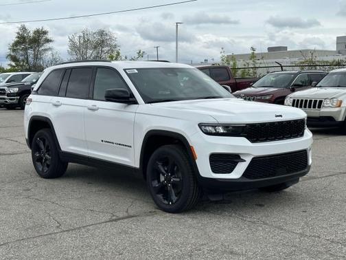 2025 Jeep Grand Cherokee Laredo