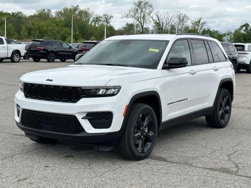 2025 Jeep Grand Cherokee Laredo