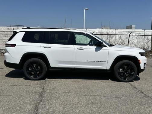 2025 Jeep Grand Cherokee L Laredo
