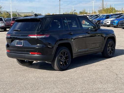2025 Jeep Grand Cherokee Laredo