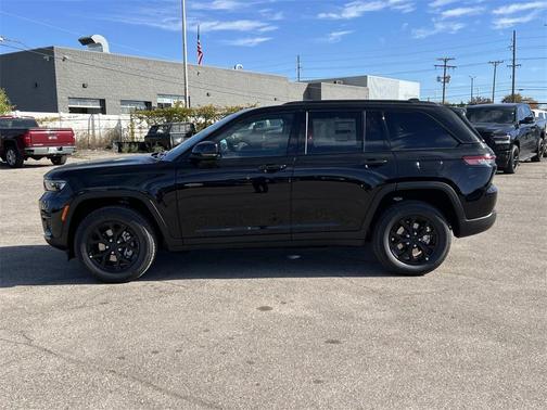 2025 Jeep Grand Cherokee Laredo