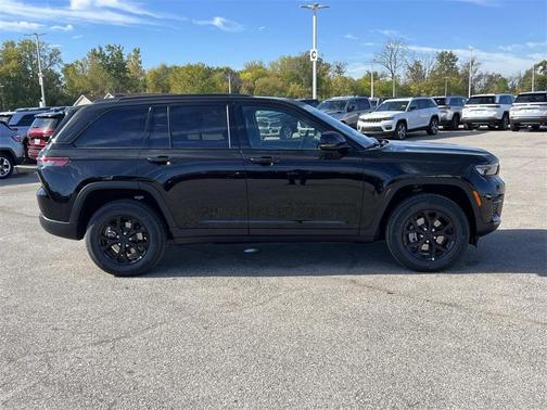 2025 Jeep Grand Cherokee Laredo