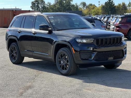 2025 Jeep Grand Cherokee Laredo