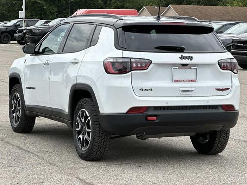 Bright White Clearcoat 2026 Jeep Compass Trailhawk