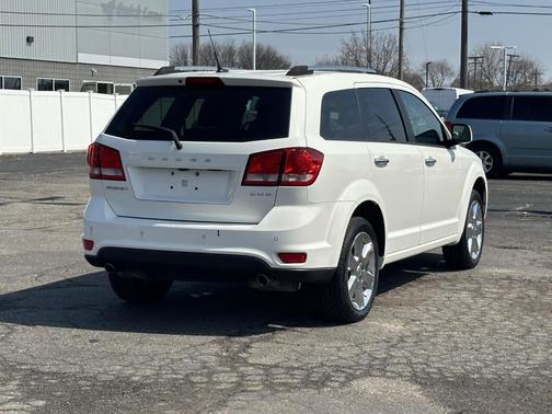 White 2011 Dodge Journey Lux