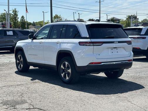 Bright White Clearcoat 2022 Jeep Grand Cherokee 4xe Base