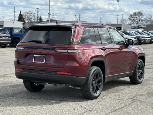 2025 Jeep Grand Cherokee Laredo
