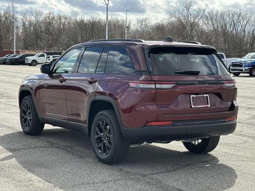 2025 Jeep Grand Cherokee Laredo