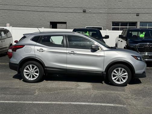 2017 Nissan Rogue Sport SV