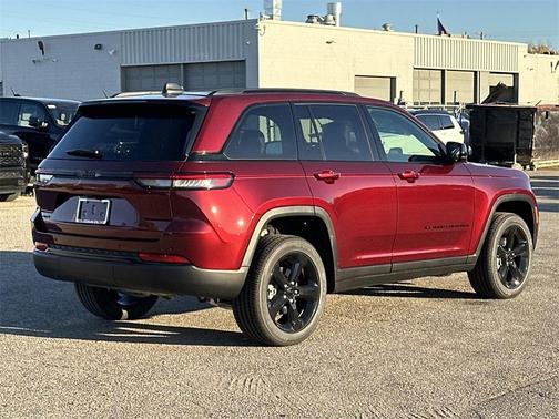 2025 Jeep Grand Cherokee Laredo