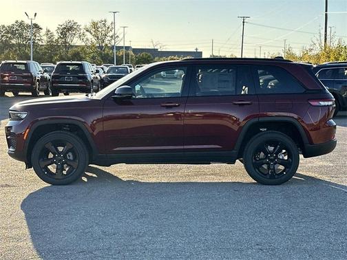 2025 Jeep Grand Cherokee Laredo