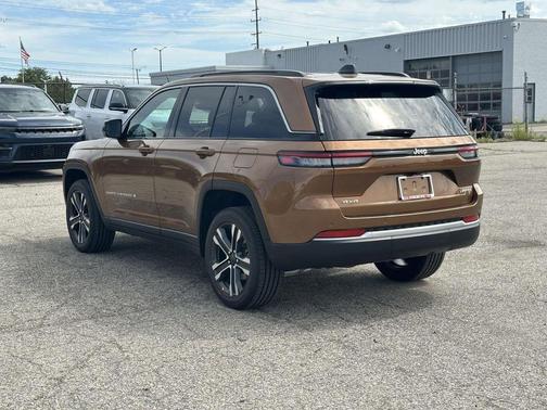 Copper 2027 Jeep Grand Cherokee Sport