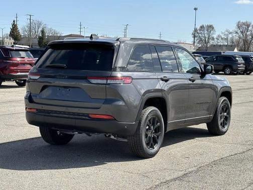 2025 Jeep Grand Cherokee Laredo