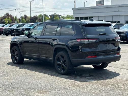 2023 Jeep Grand Cherokee L Laredo