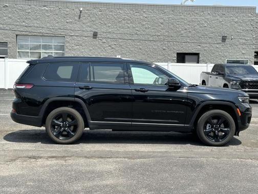 2023 Jeep Grand Cherokee L Laredo