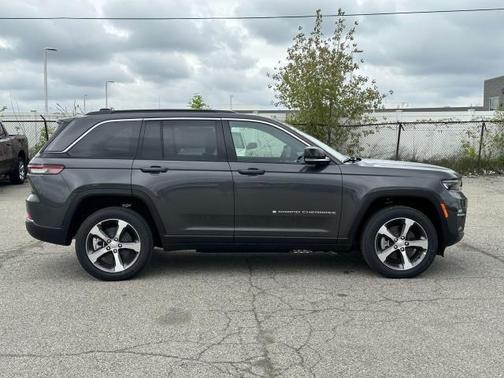 2025 Jeep Grand Cherokee 4xe Base