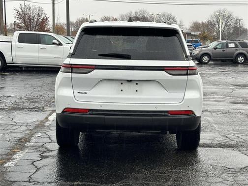 2024 Jeep Grand Cherokee Laredo