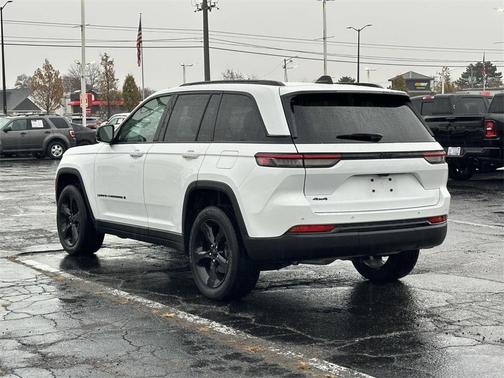 2024 Jeep Grand Cherokee Laredo